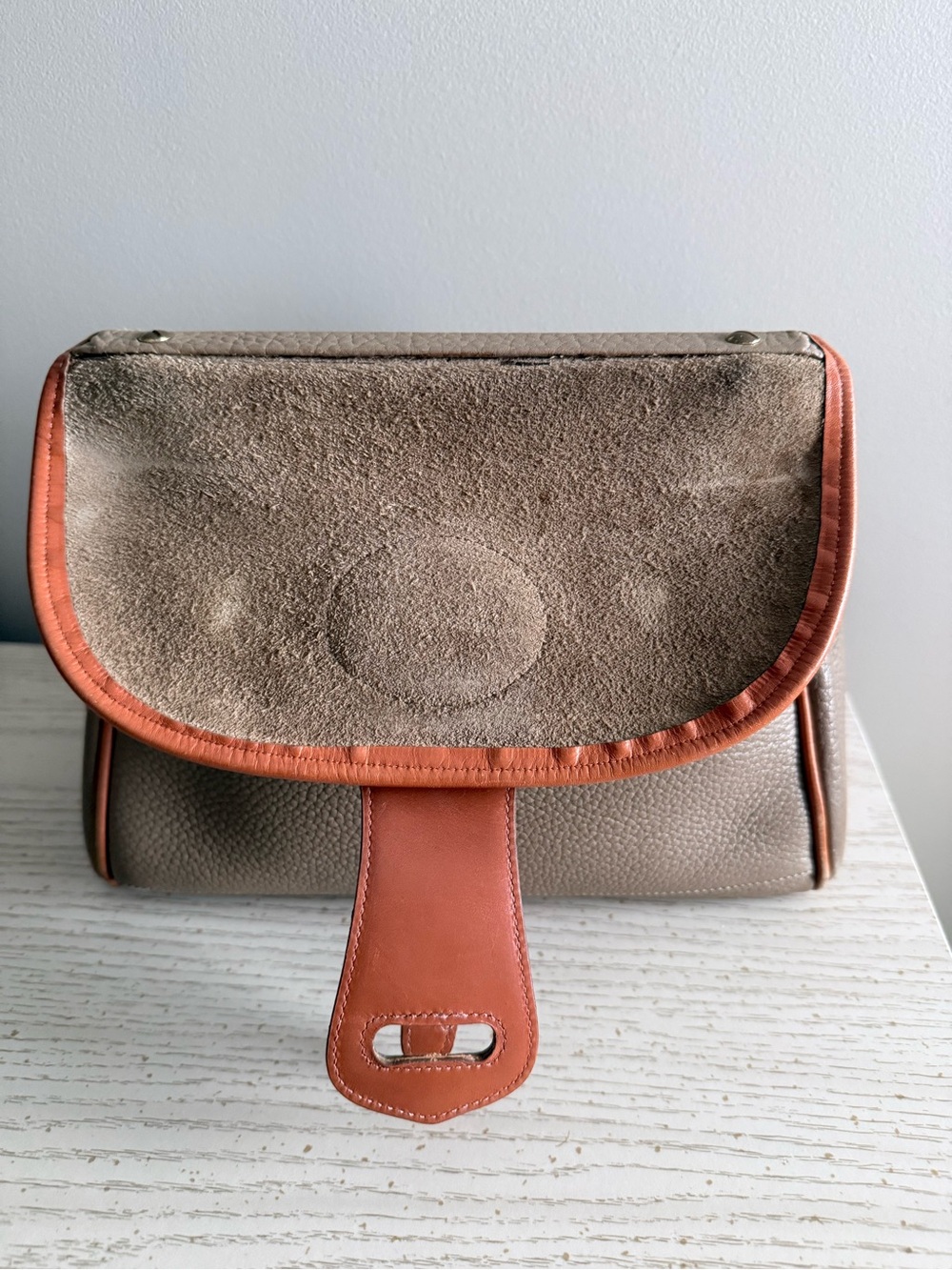 Vintage Dooney & Bourke Essex Flap Taupe Pebbled Leather Satchel with Tan Trim - Picture 5 of 10